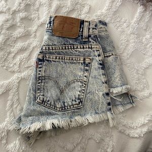 Levi’s Cutoff Shorts 🤍
